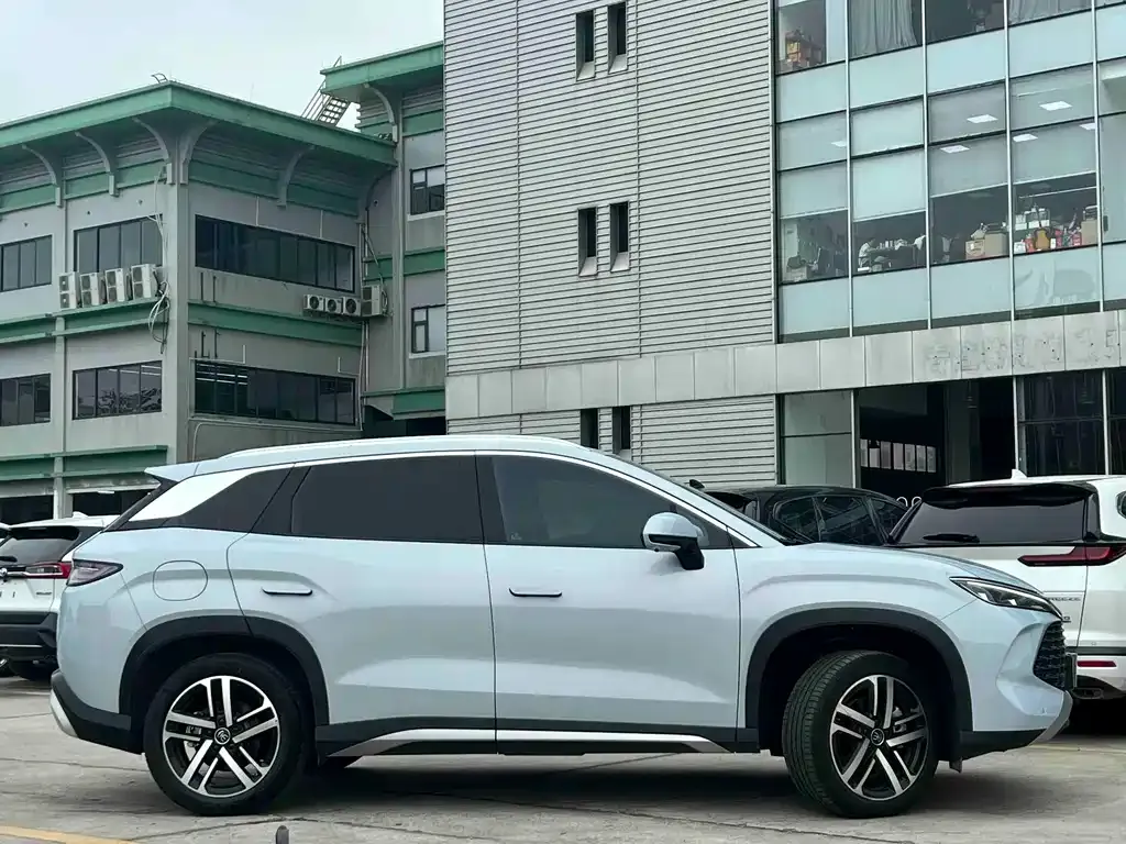 BYD L DM-i — фото 6