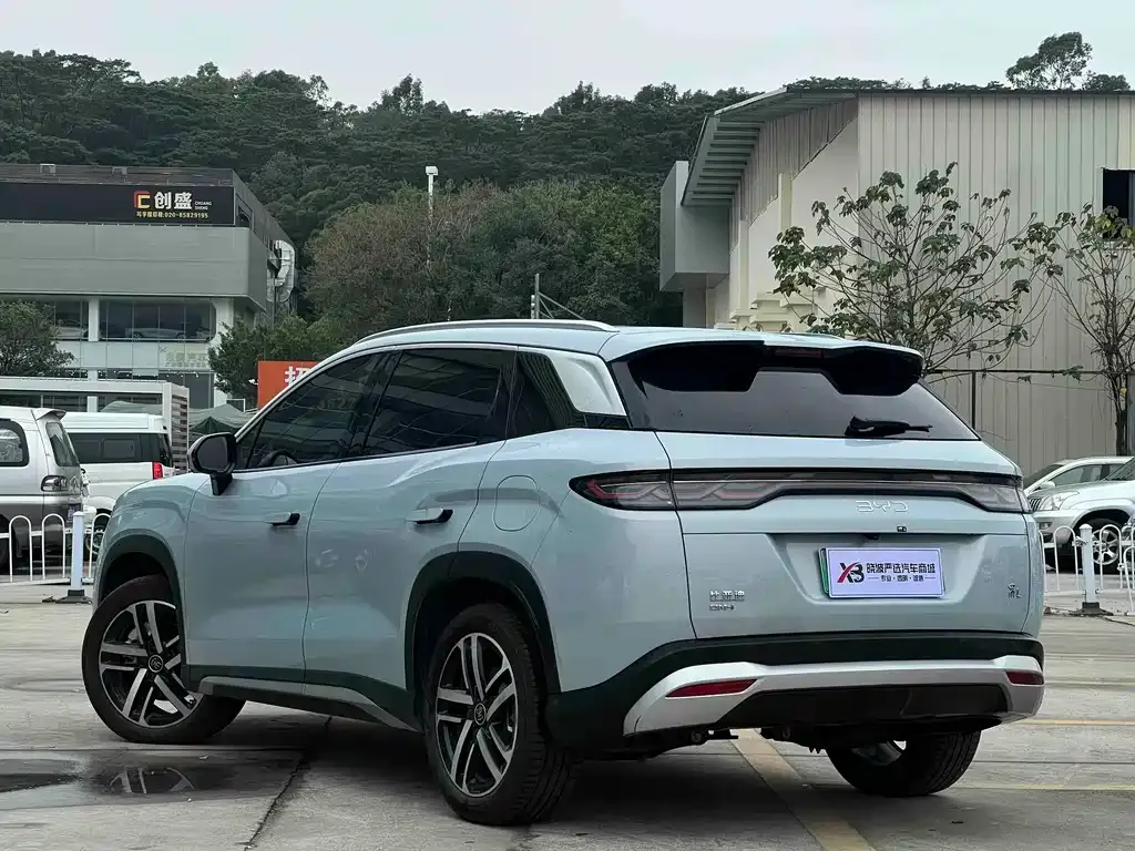 BYD L DM-i — фото 3