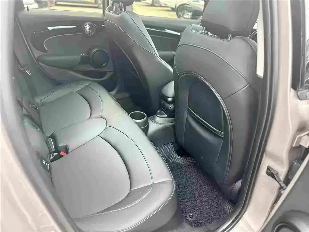 MINI Cooper (3-door) 2023 из CN, фото 2