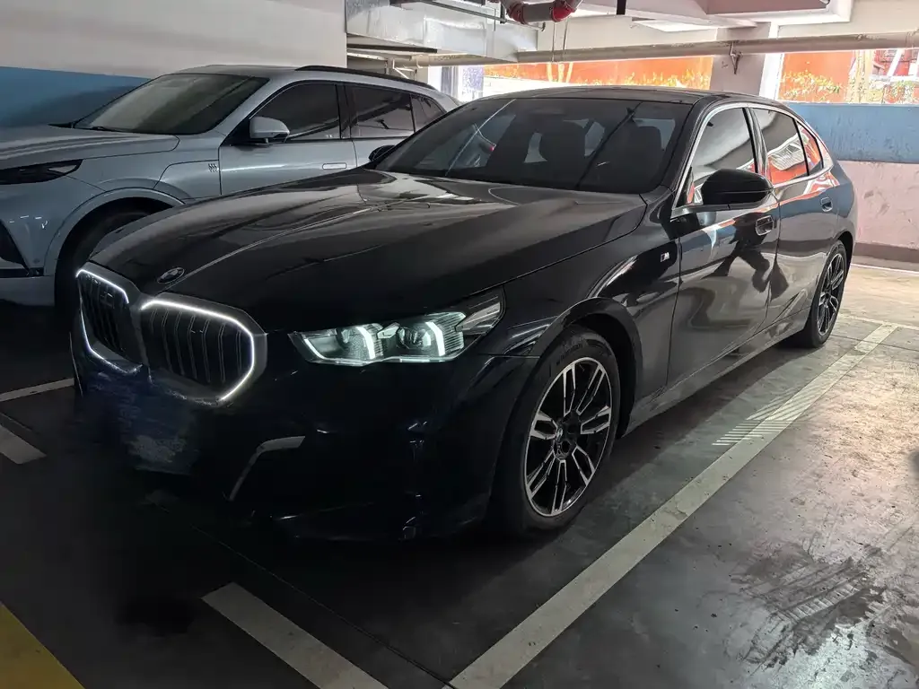 BMW 5 Series — фото 1