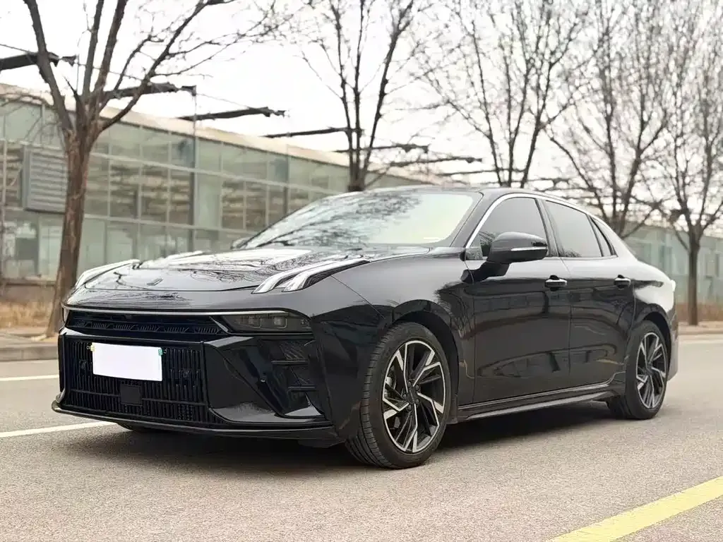 Lynk & Co 03