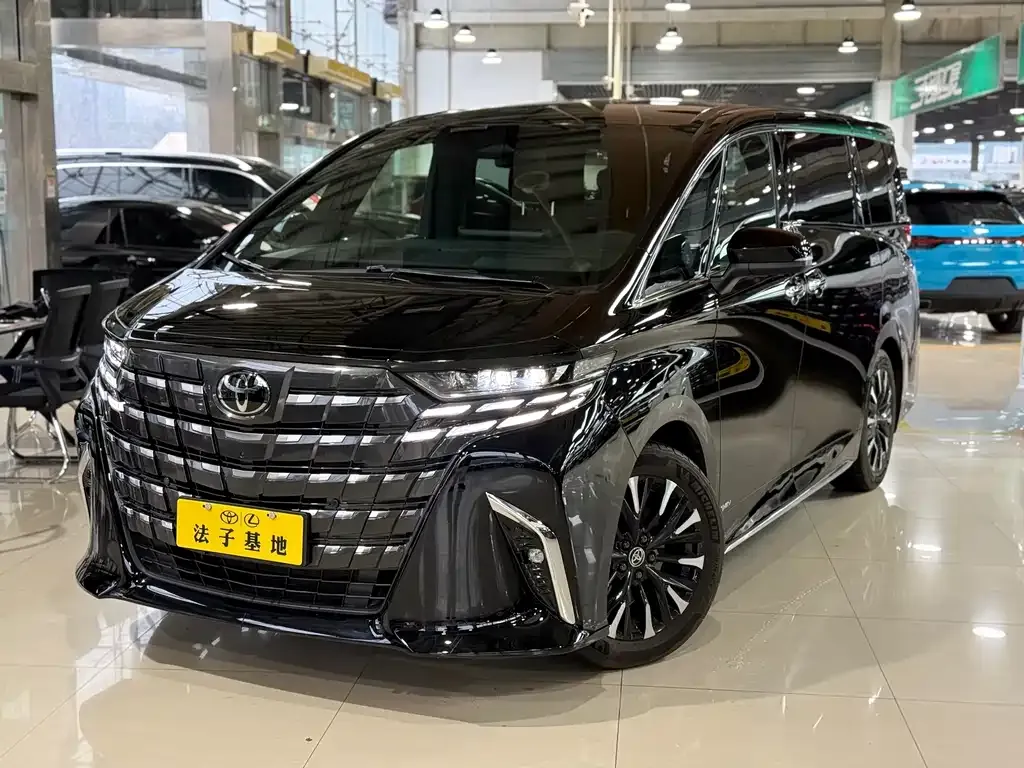Toyota Alphard — фото 1