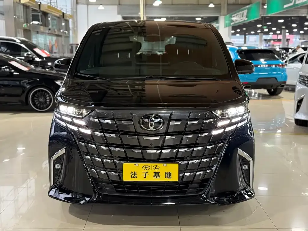 Toyota Alphard — фото 5