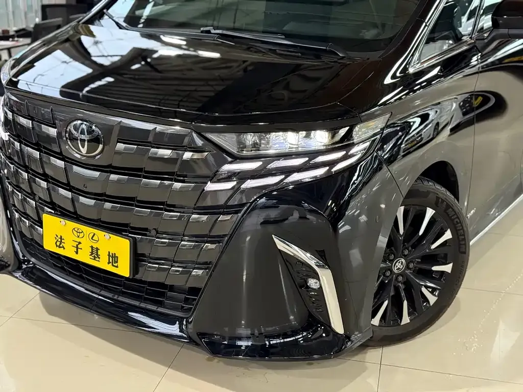 Toyota Alphard — фото 6