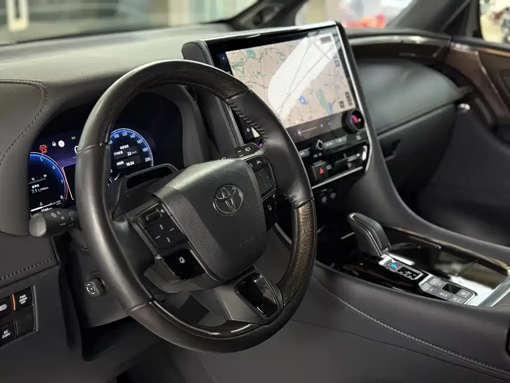 Toyota Alphard — фото 4
