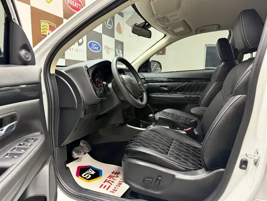 Mitsubishi Outlander — фото 10