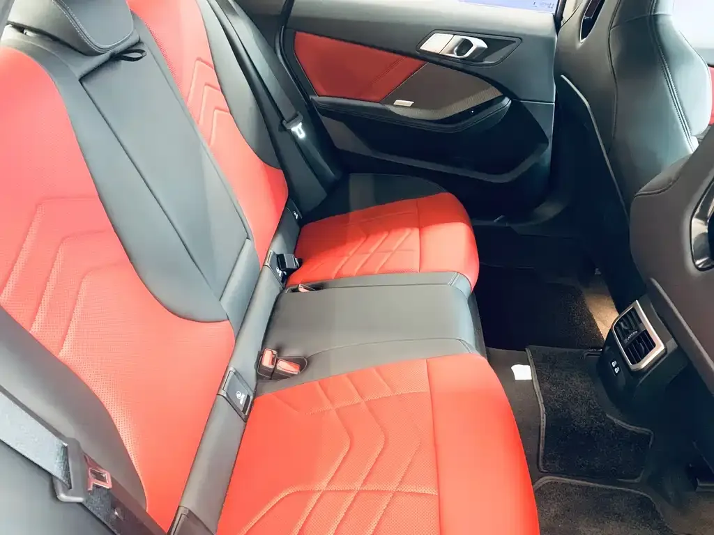 BMW 2 Series 2025 из CN, фото 2