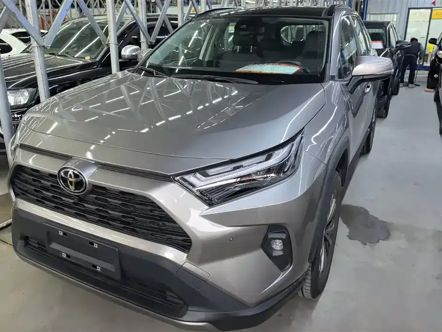 Toyota RAV4 — фото 1