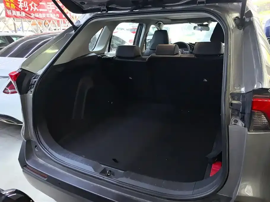 Toyota RAV4 — фото 6