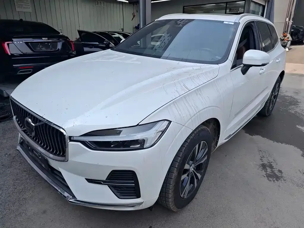 Volvo XC60 — фото 1
