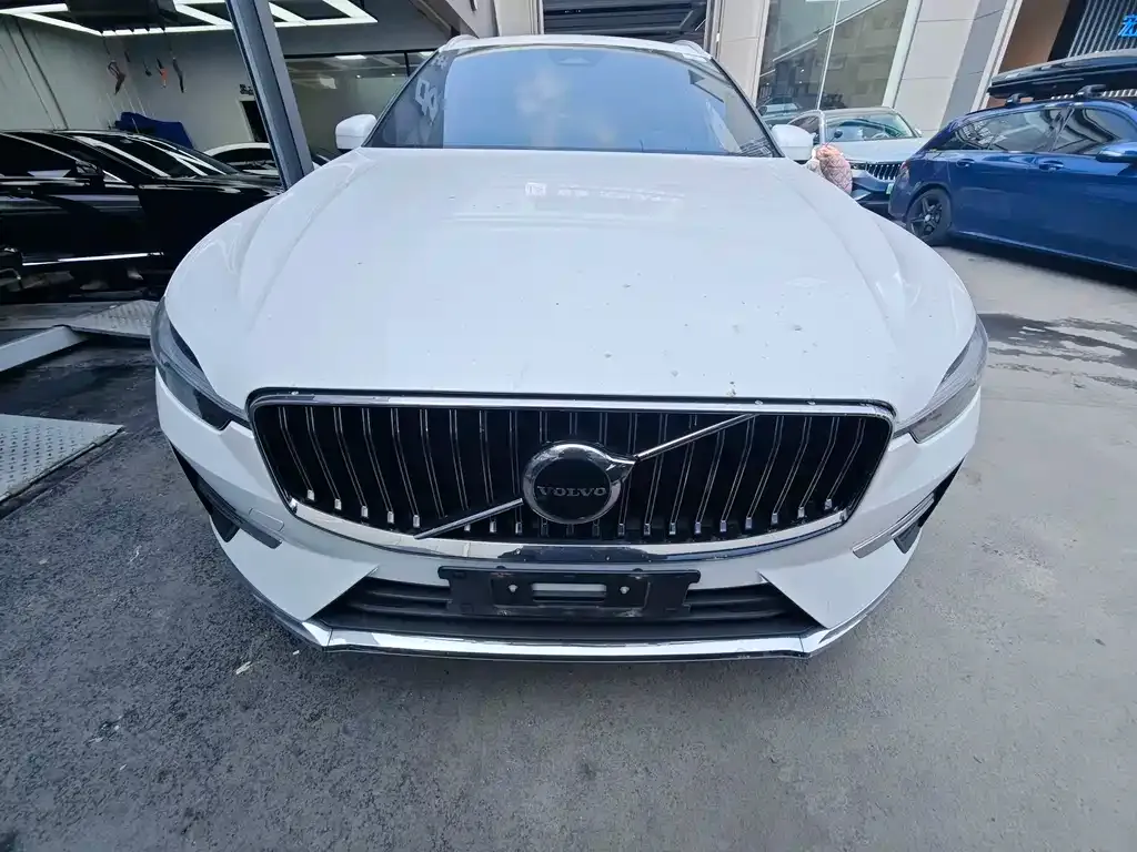 Volvo XC60 — фото 9