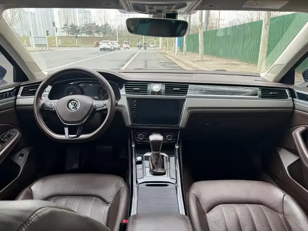 Volkswagen Phideon — фото 6