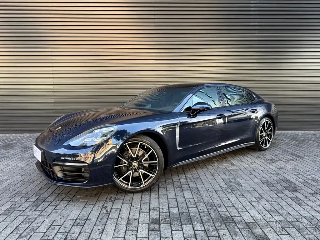 Porsche Panamera — фото 1