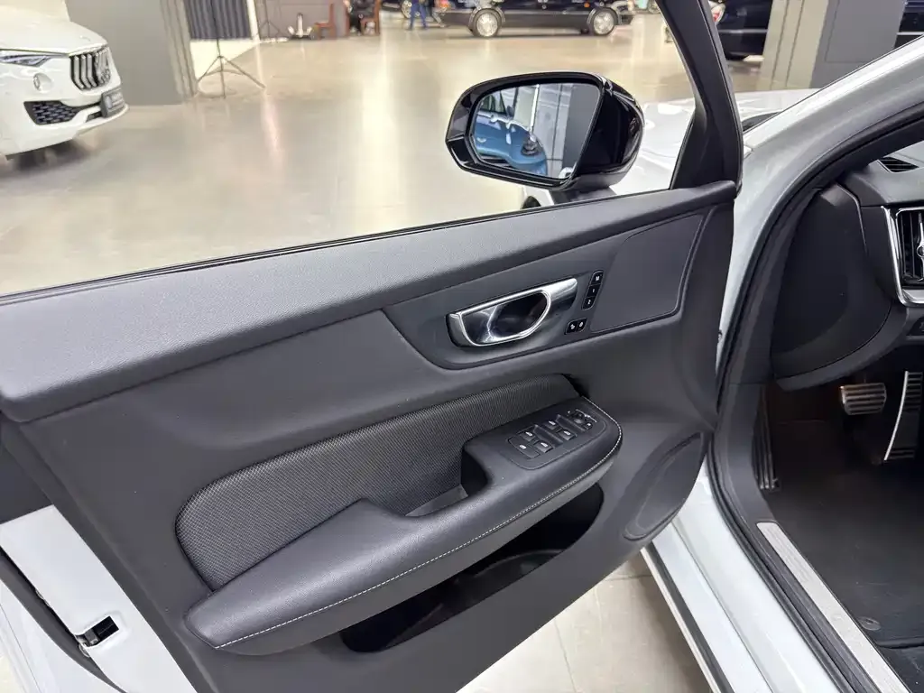 Volvo S60 — фото 10