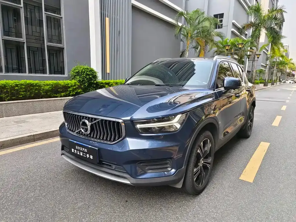 Volvo XC40 — фото 1