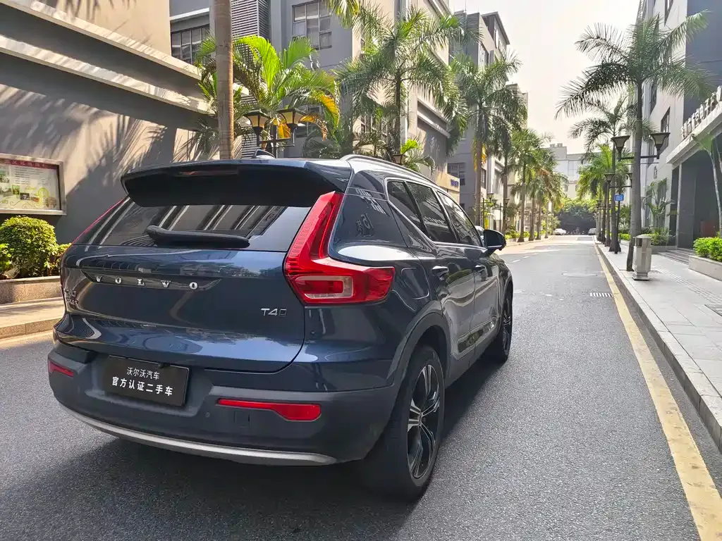 Volvo XC40 — фото 8
