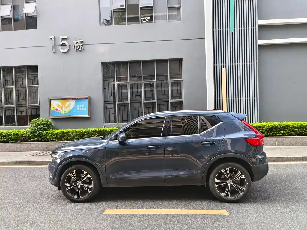 Volvo XC40 — фото 4