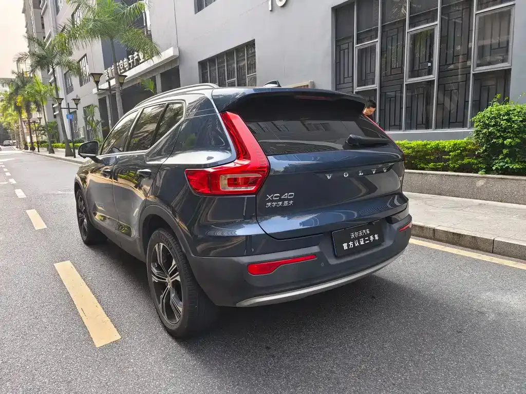 Volvo XC40 — фото 10