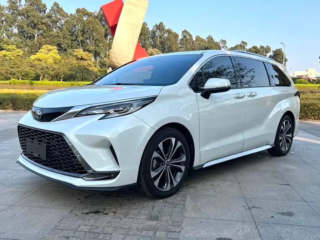 Toyota Granvia 2023 из CN, фото 1