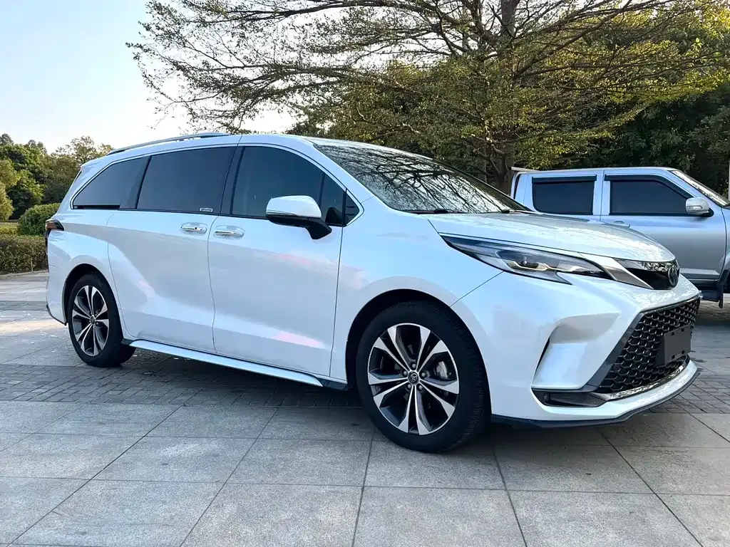 Toyota Granvia 2023 из CN, фото 8