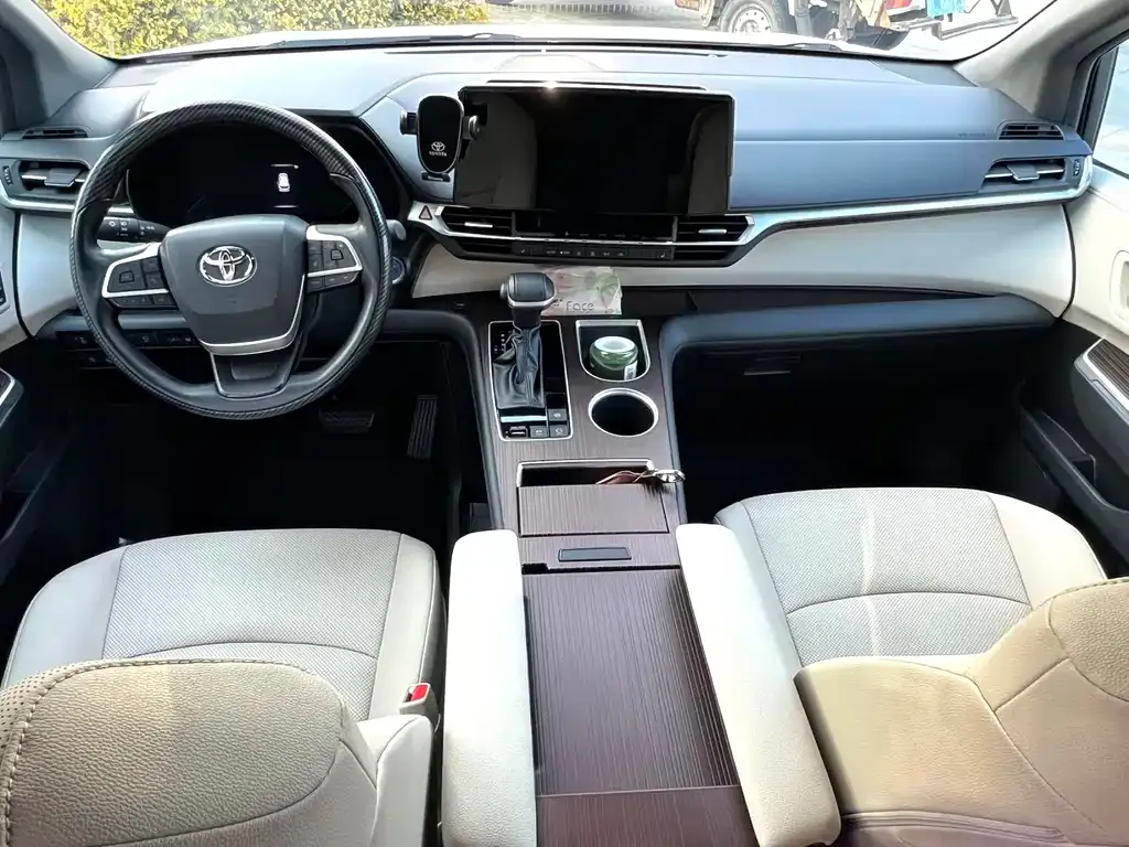 Toyota Granvia 2023 из CN, фото 3