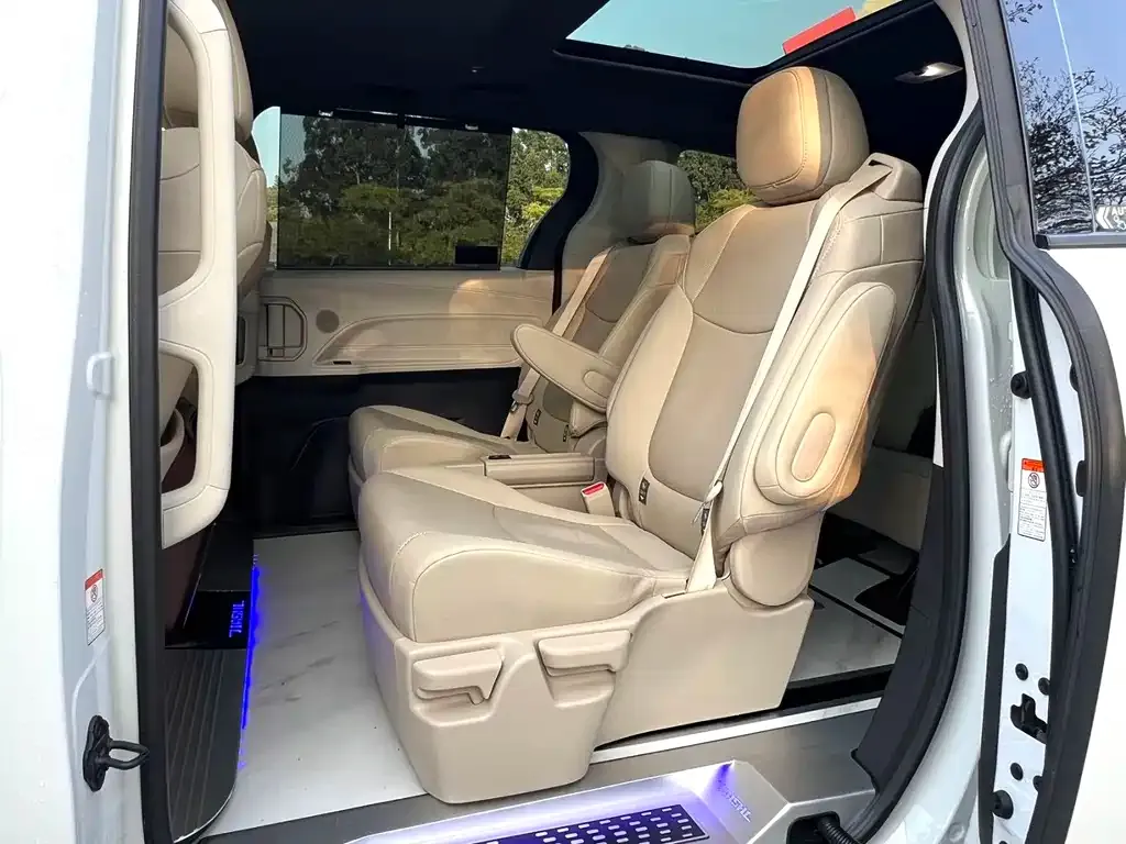 Toyota Granvia 2023 из CN, фото 7