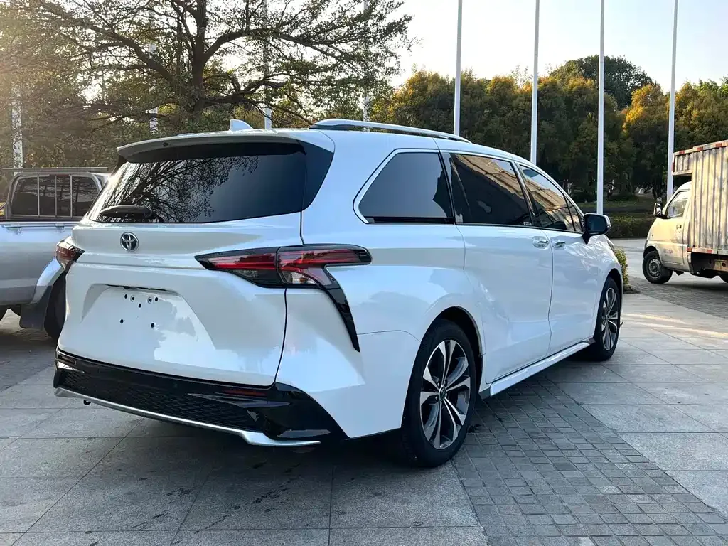 Toyota Granvia 2023 из CN, фото 6
