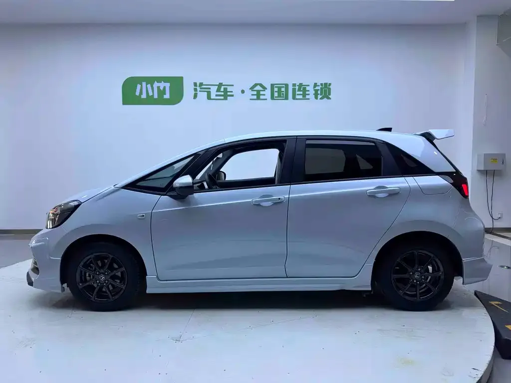 Honda Fit — фото 8