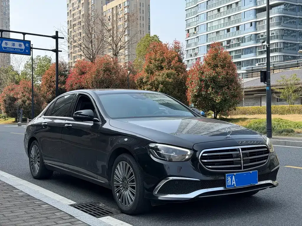 Mercedes-Benz E-Class — фото 5