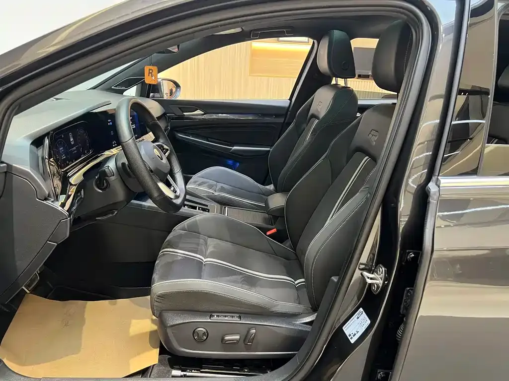 Volkswagen Golf 2024 из CN, фото 7