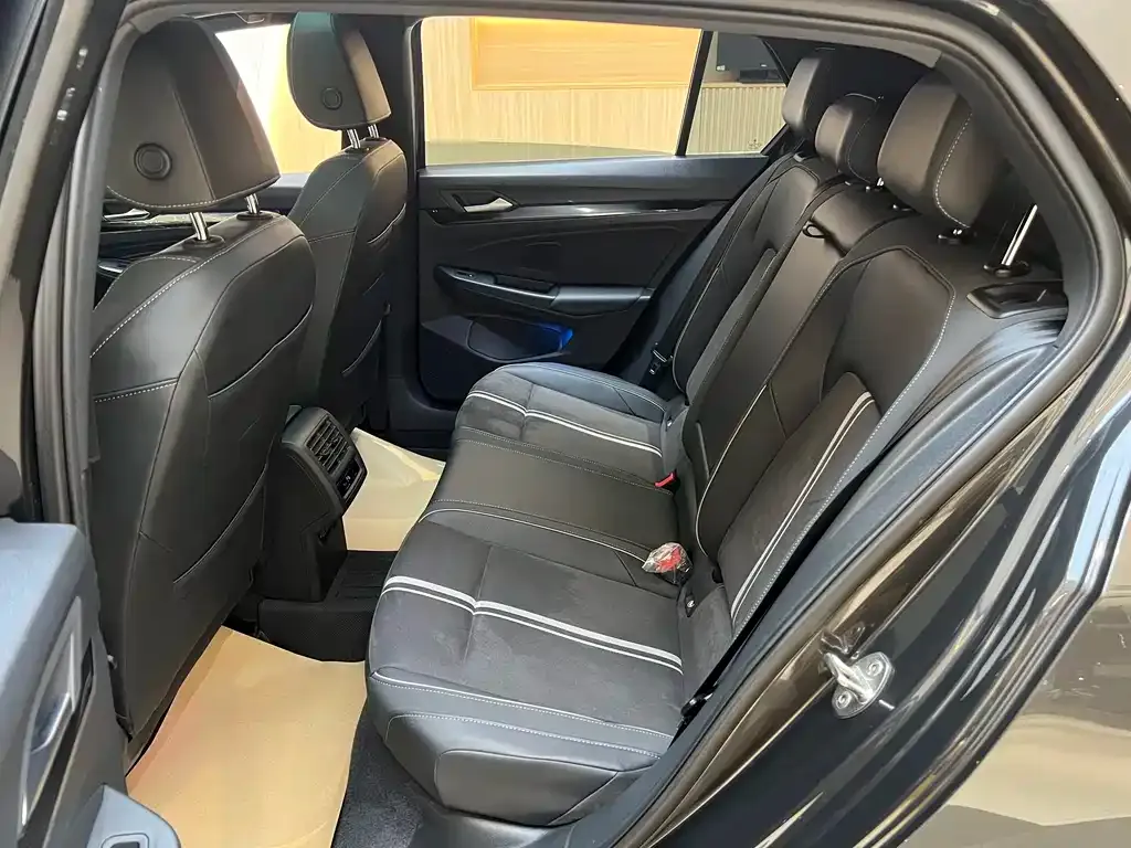 Volkswagen Golf 2024 из CN, фото 10
