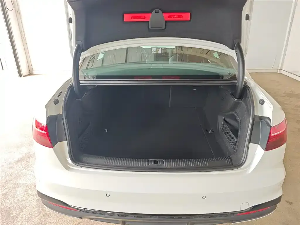 Audi A4L 2024 из CN, фото 4