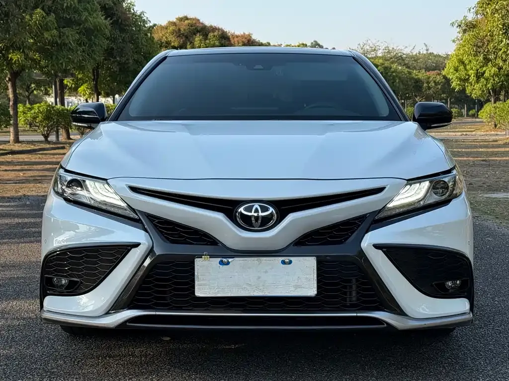Toyota Camry — фото 6