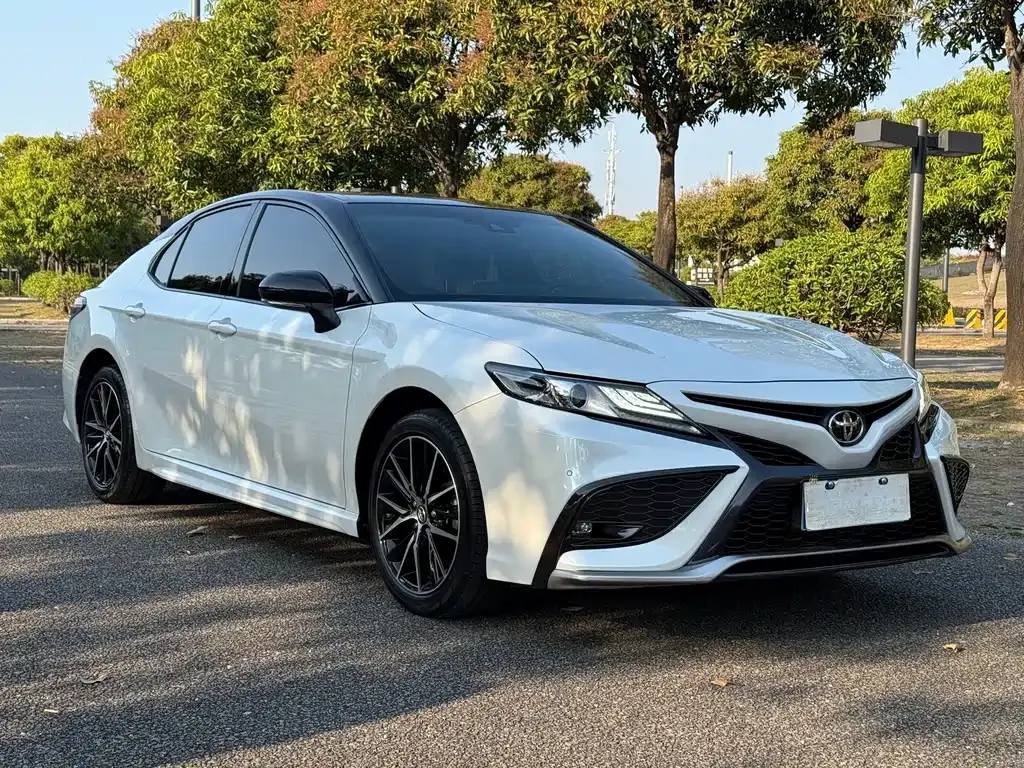 Toyota Camry — фото 10