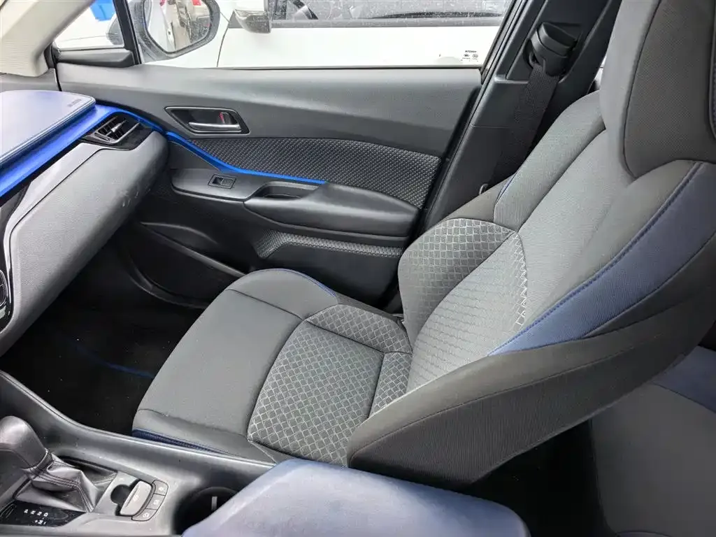 Toyota C-HR 2023 из CN, фото 8