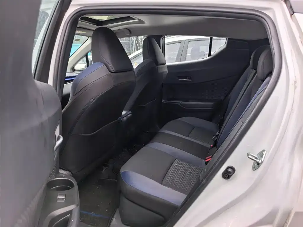 Toyota C-HR 2023 из CN, фото 2