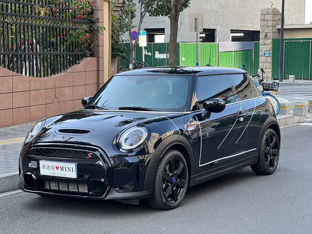 MINI Cooper (3-door) — фото 1