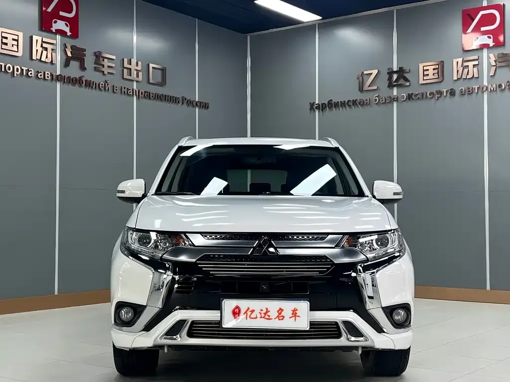 Mitsubishi Outlander — фото 9