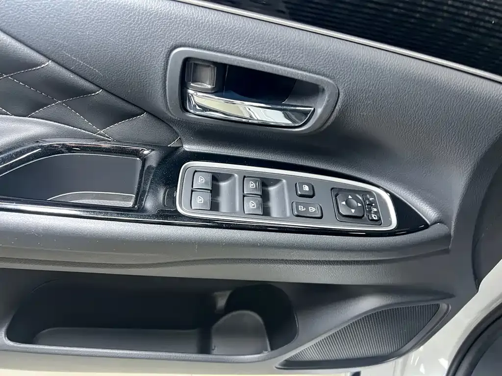 Mitsubishi Outlander — фото 3