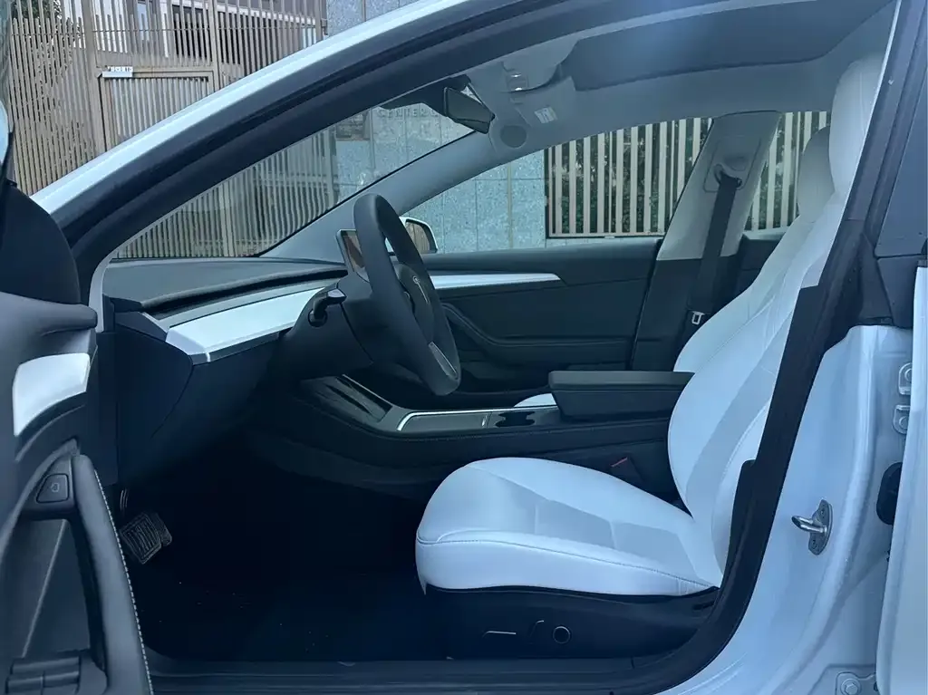 Tesla Model 3 — фото 3