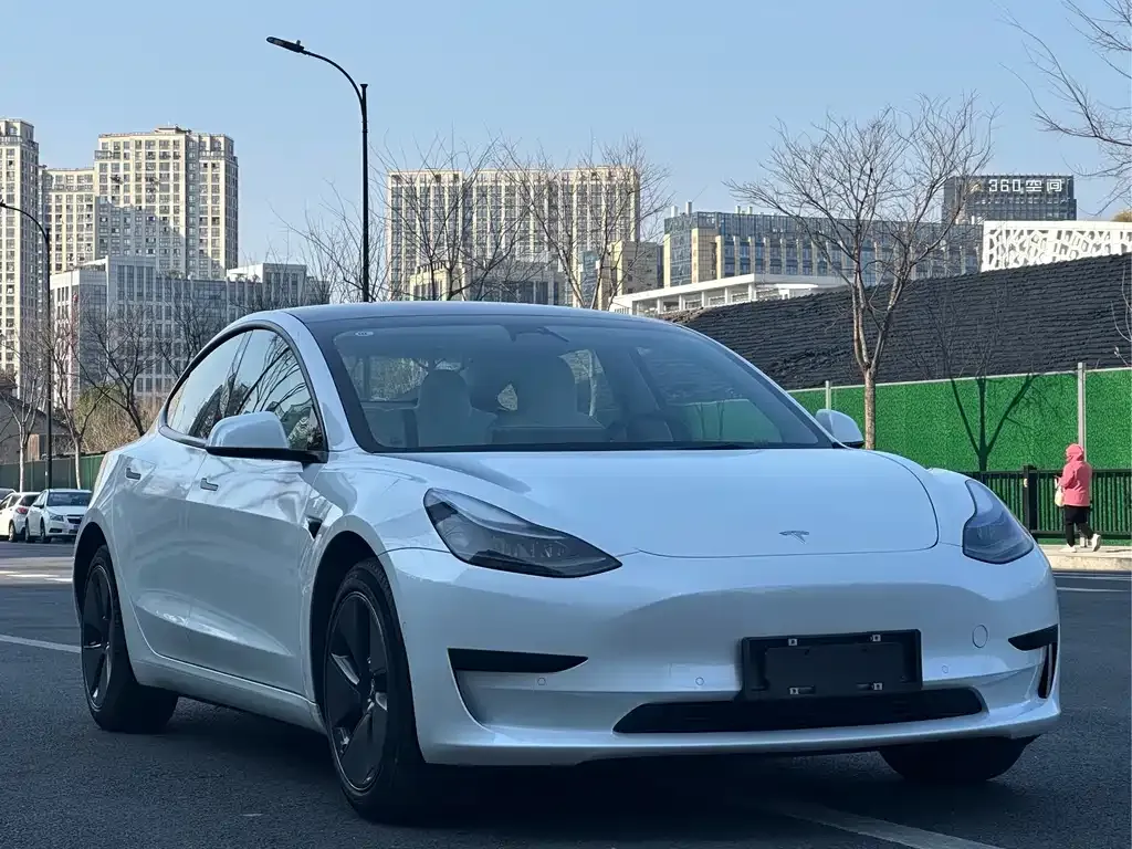 Tesla Model 3 — фото 9