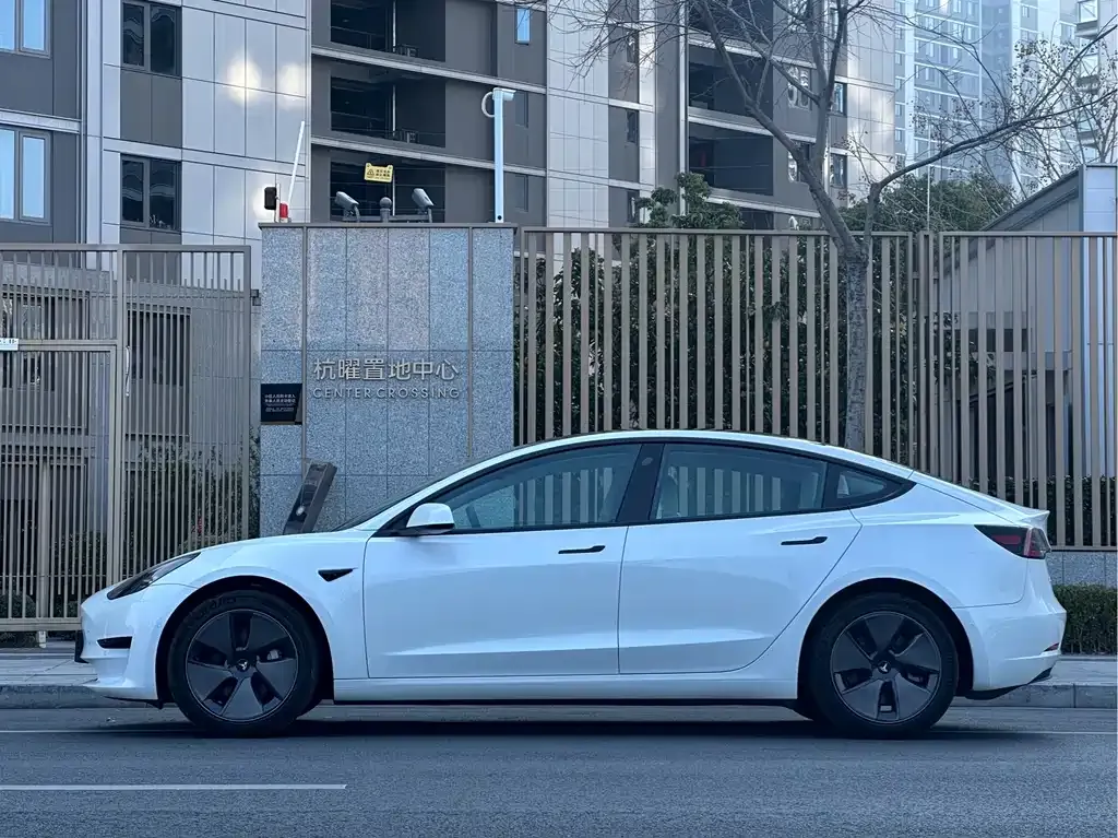 Tesla Model 3 — фото 8