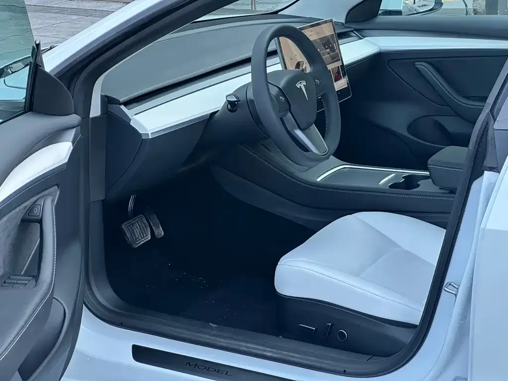 Tesla Model 3 — фото 2