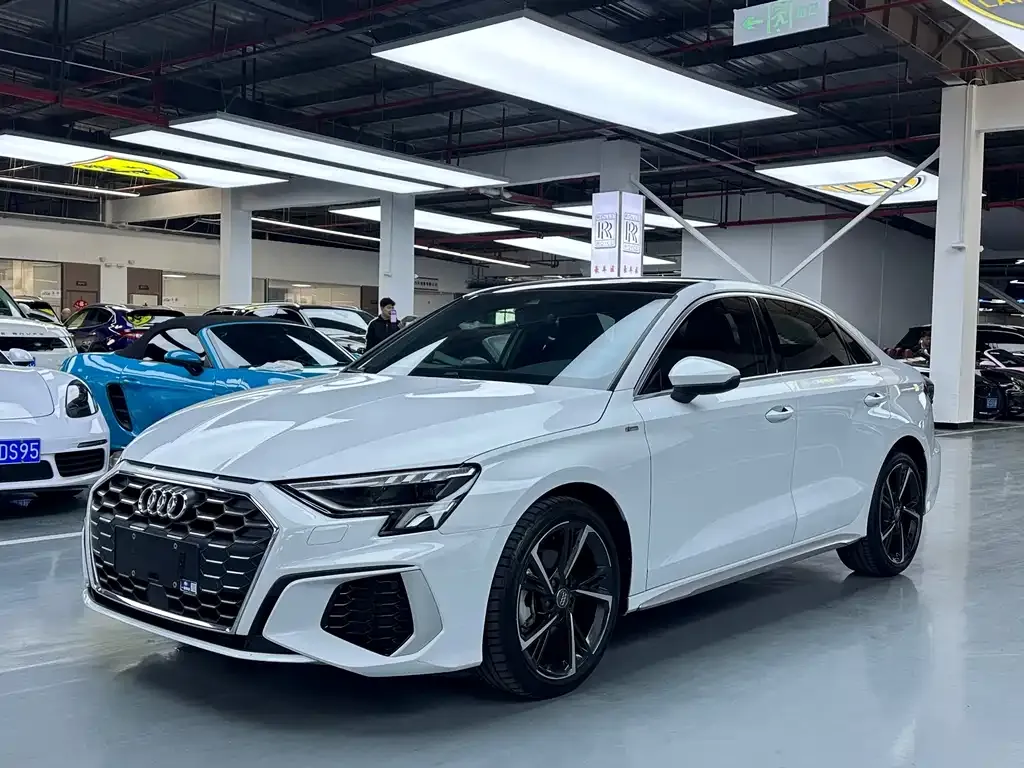 Audi A3 — фото 1