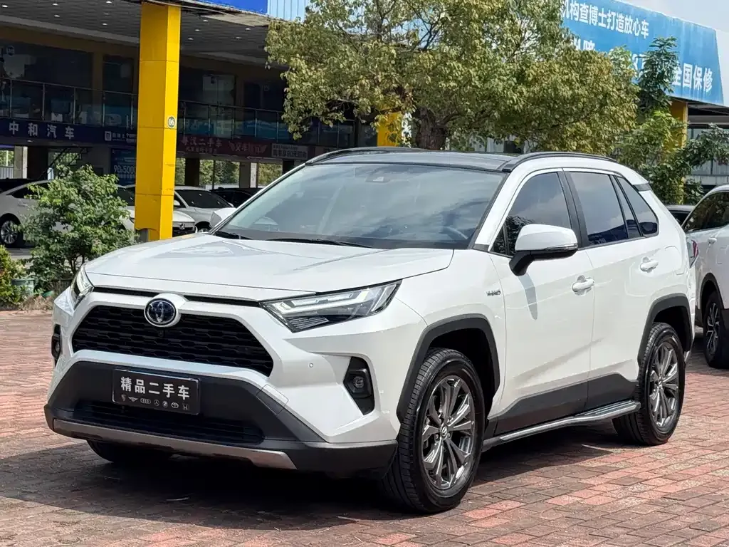 Toyota RAV4 — фото 1