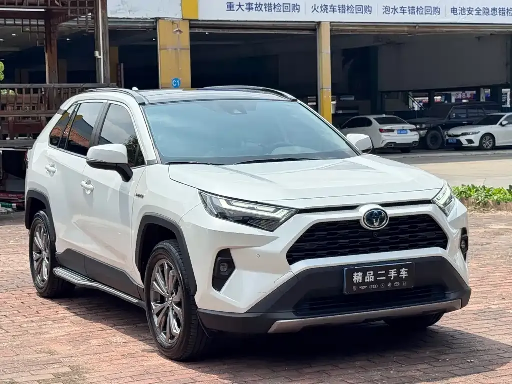 Toyota RAV4 — фото 8