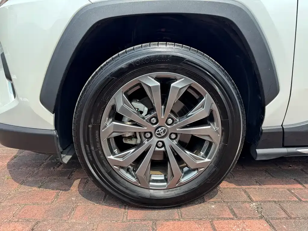 Toyota RAV4 — фото 3