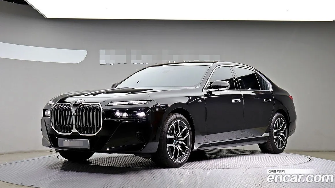 BMW 7-Series — фото 1