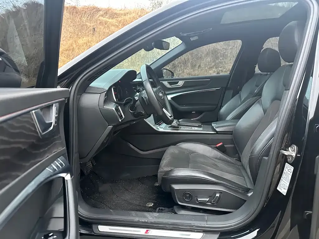 Audi A6L 2023 из CN, фото 4