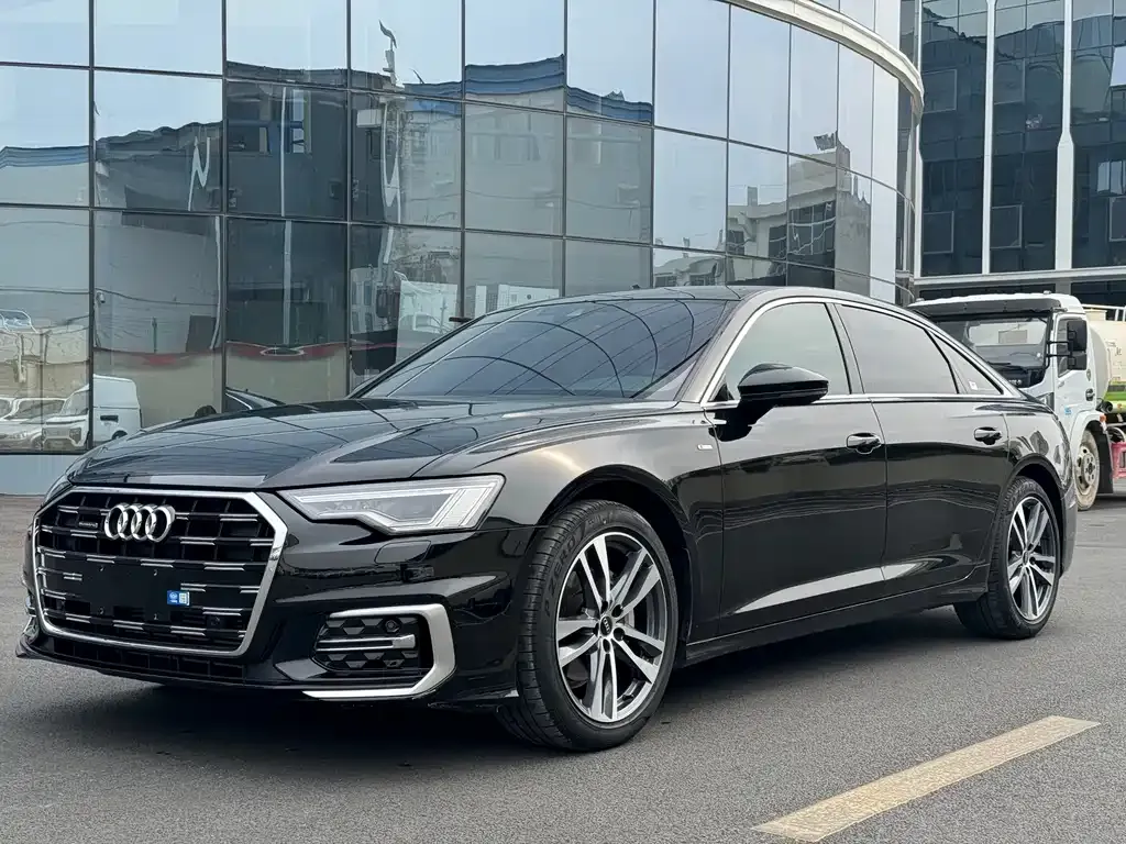 Audi A6L — фото 1